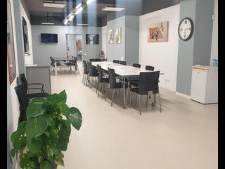 Local comercial en venta en Pubilla Cases en Hospitalet de Llobregat, L´