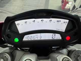 Ducati Monster 796, 18 mil kilómetros.