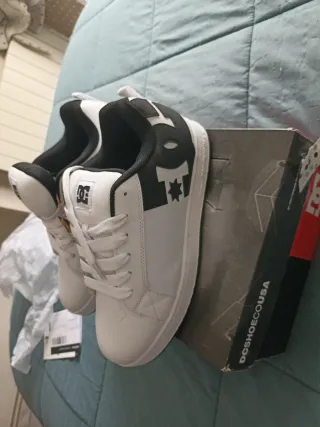 Zapatillas DC Court Graffik Negras y Blancas