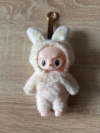 Labubu peluche con llavero