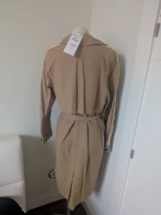 Gabardina mujer. Talla S/M sin estrenar.Zara