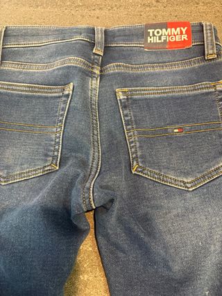 Pantalón vaquero elástico Tommy Hilfiger 140cm