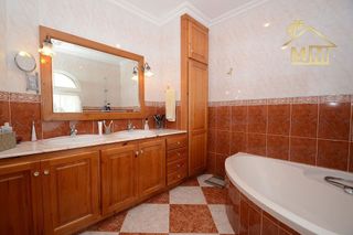 Casa adosada en venta en Castell (Es)