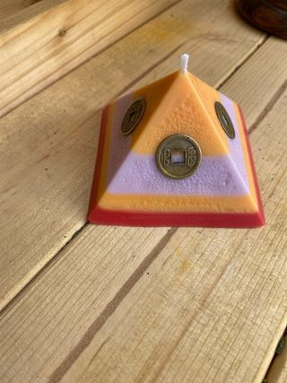 Vela de la prosperidad piramidal