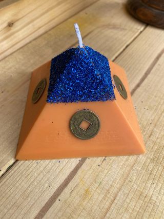 Vela de la prosperidad piramidal