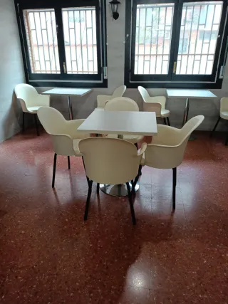 Mesa y Sillas para café