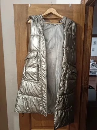 Chaleco largo acolchado plateado