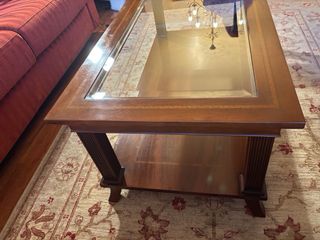 Mesa de centro madera con marquetería y cristal