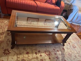 Mesa de centro madera con marquetería y cristal