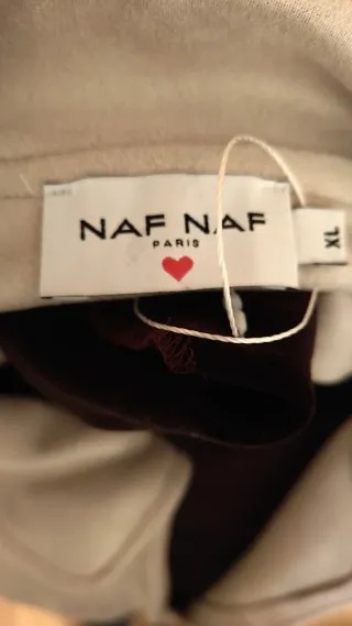 Chaqueta beige estilo bomber