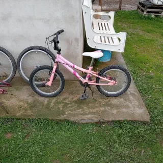 Bicicleta BMX Negra y Roja