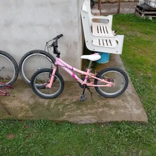 Bicicleta BMX Negra y Roja