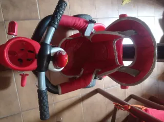 Triciclo per bambini rosso e nero