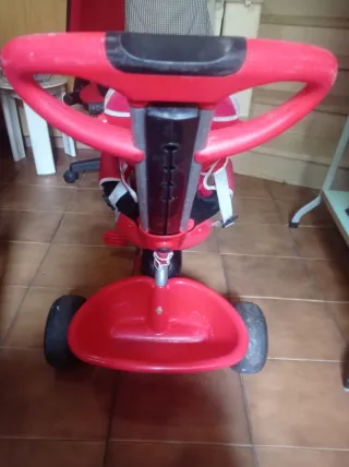 Triciclo per bambini rosso e nero