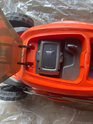 Cortacésped Husqvarna LC141Li bateria Kit Completo