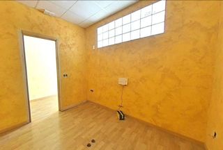 Local comercial en venta en Juan de la Cierva en Getafe