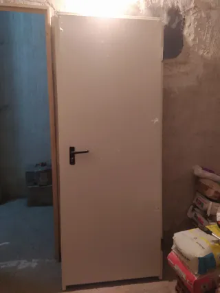 Puerta trastero beige