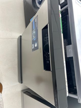 Lavavajillas Beko con bandeja cubiertos