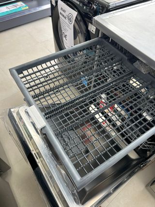 Lavavajillas Beko con bandeja cubiertos