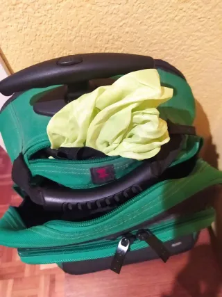 Mochila escolar verde con ruedas