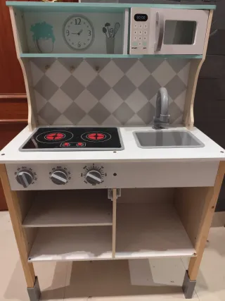 Cocinita de juguete de madera