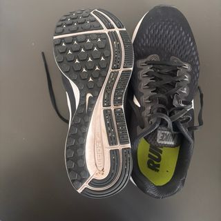 Zapatillas Nike Negras y Blancas