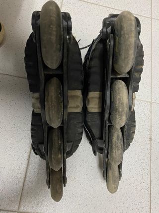 Patines Rollerblade con bolsa, talla 42.