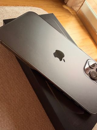iPhone 12 Pro Space Gray + protector pantalla