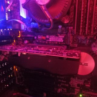 Torre PC Gigabyte Blanca y Morada