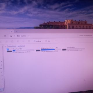 Torre PC Gigabyte Blanca y Morada