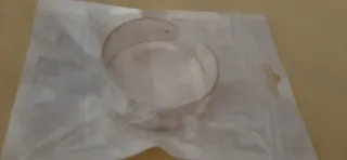 Brazalete plateado con diseño ondulado