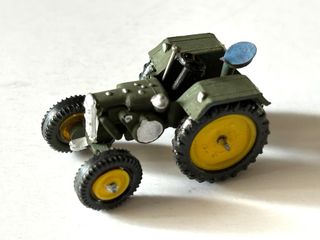 Tractor verde ANGUPLAS Mini Cars 1:86