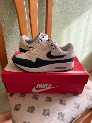 Zapatillas Nike Air Max 1 Blancas y Negras