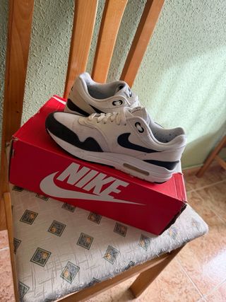 Zapatillas Nike Air Max 1 Blancas y Negras