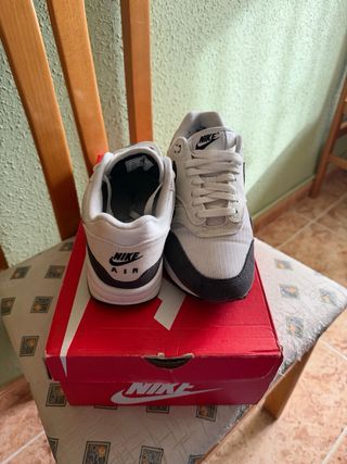 Zapatillas Nike Air Max 1 Blancas y Negras