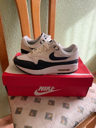 Zapatillas Nike Air Max 1 Blancas y Negras