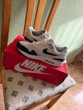 Zapatillas Nike Air Max 1 Blancas y Negras