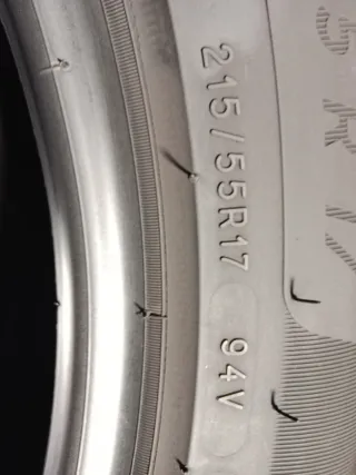 4 Neumáticos montados 215/55R17 94V