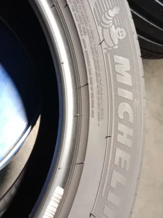 4 Neumáticos montados 215/55R17 94V