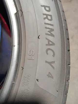 4 Neumáticos montados 215/55R17 94V