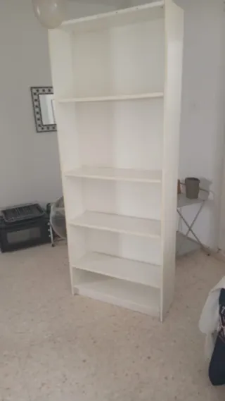 Estantería blanca de madera