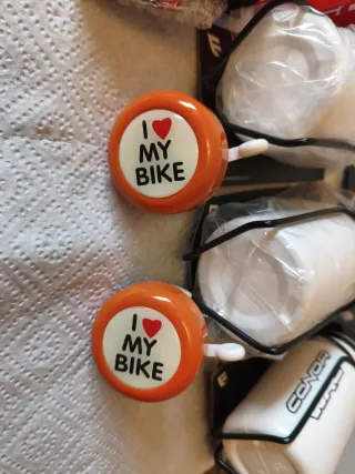 Lote 3 bidones y 4 timbres bici