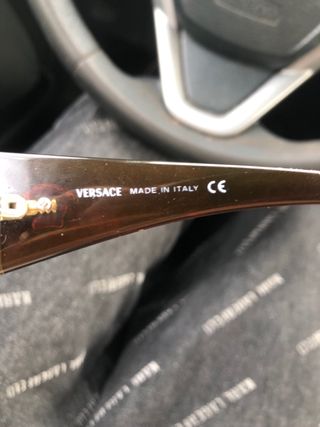 Gafas de sol Versace negras y doradas