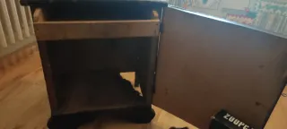 Cómoda de madera oscura