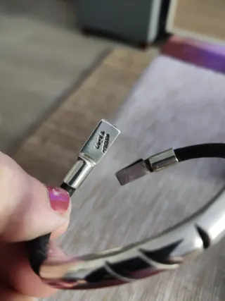 Pulsera de México de plata y cuero para niña.