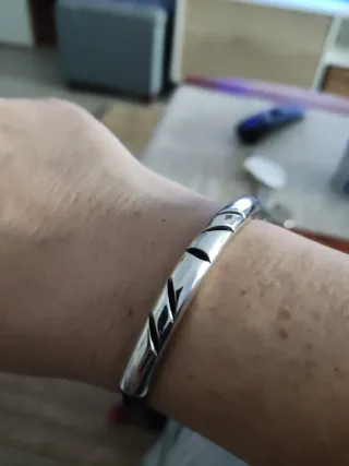 Pulsera de México de plata y cuero para niña.