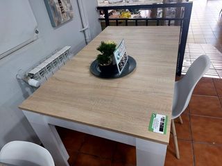 Mesa Extensiblepara Comedor o Cocina con sillas