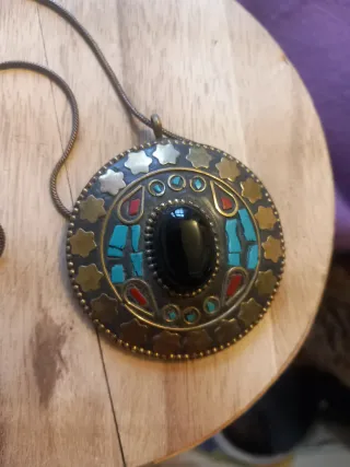 Medaglione etnico nero e turchese