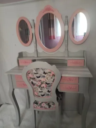 Tocador 3 espejos y silla