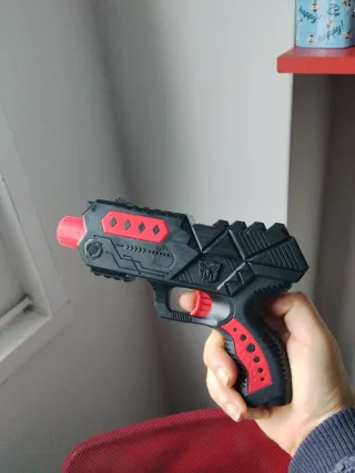 Pistola de agua ARMOR con dardos